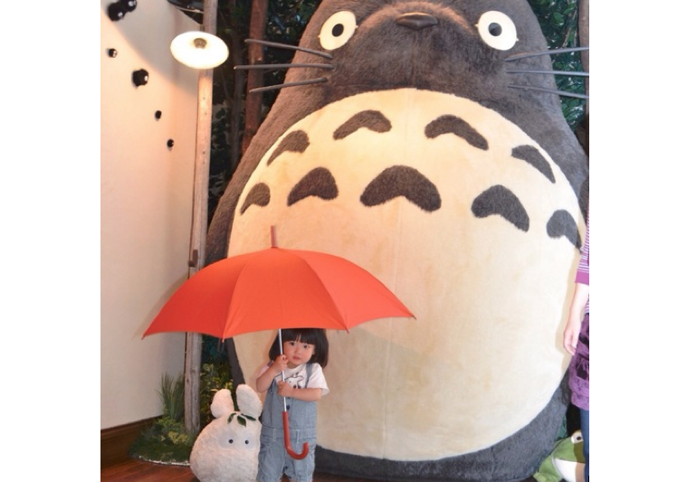 Image Of The Day Tiny Girl Giant Totoro Character Media