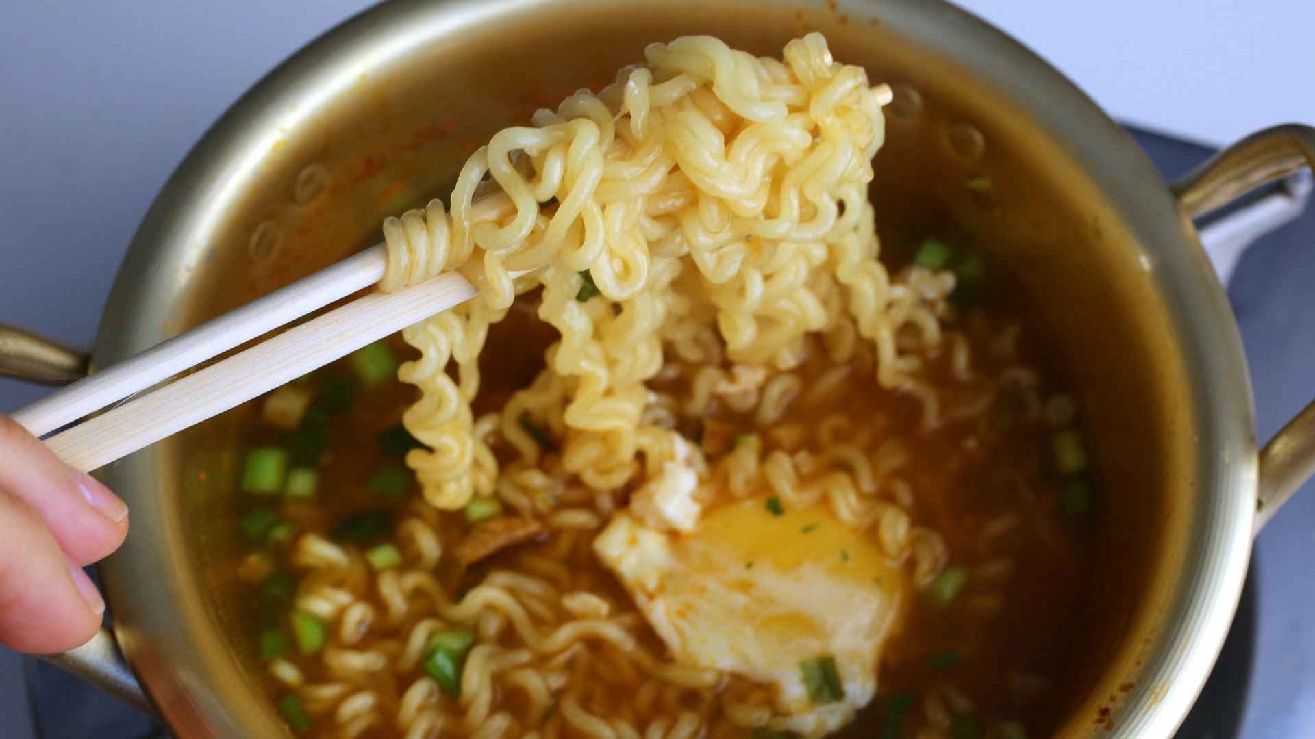 Hyun-Jin Ryu Stars In the Greatest Ramen Commercial Ever Made