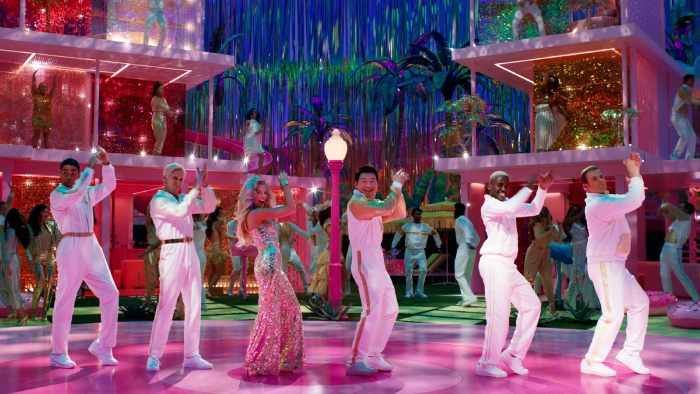 Five Kens (Kingsley Ben-Adir, Ryan Gosling, Simu Liu, Ncuti Gatwa and Scott Evans) dance with Barbie (Margot Robbie) in a glittery pink dreamhouse.